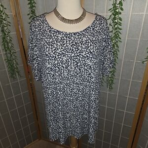Adrianna Papell Navy and White Floral Short Sleeve Tunic